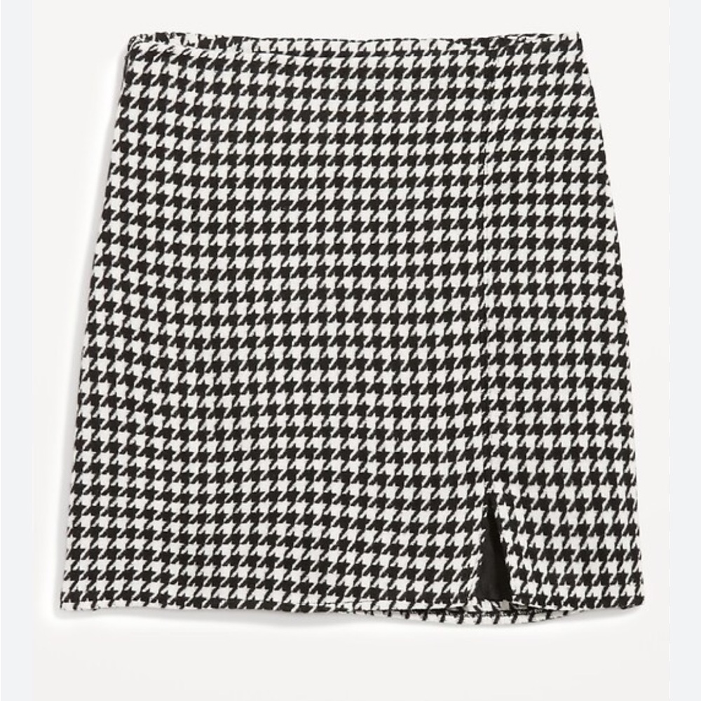 High waisted mini skirt. Black-and-white houndstooth. Size XL.